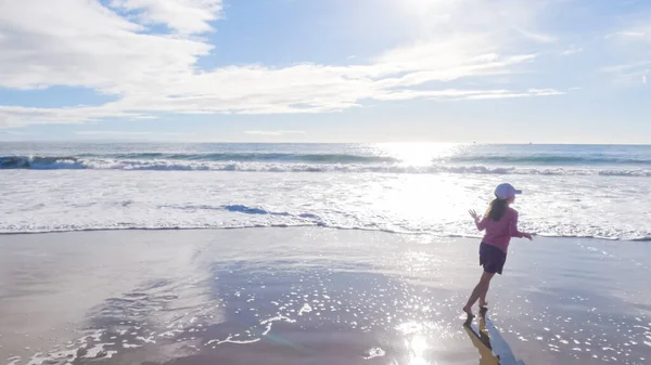 Little Girl Joyfully Plays Vast Empty Sands Capitan State Beach — Stock Photo, Image