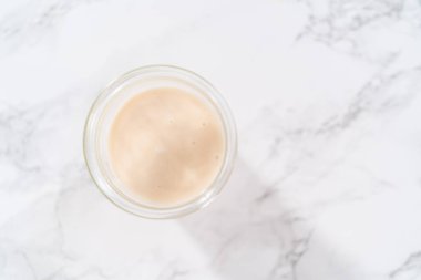 Limon jöleli. Cam kavanozda limon jölesi.