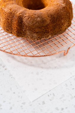 Vanilyalı kek ve beyaz vanilyalı kek..