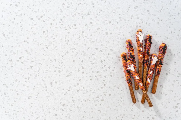 Flat Lay Halloween Chocolate Covered Pretzel Rods Sprinkles White Serving — Stock Photo, Image