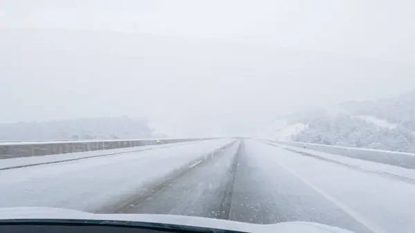 Pov Electric Vehicle Captured Deftly Navigating Highway Winter Storm Western — Stock Photo, Image