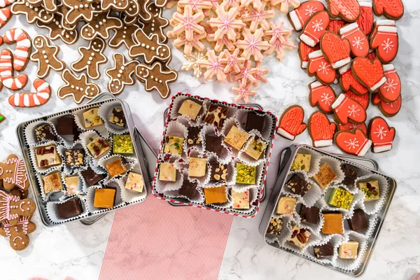 Επίπεδη Συσκευασία Σπιτική Ποικιλία Μπισκότων Ζαχαροπλαστικής Και Γλυκών Για Χριστουγεννιάτικα — Φωτογραφία Αρχείου