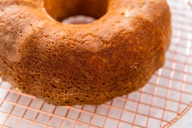 Vanilyalı kek ve beyaz vanilyalı kek..