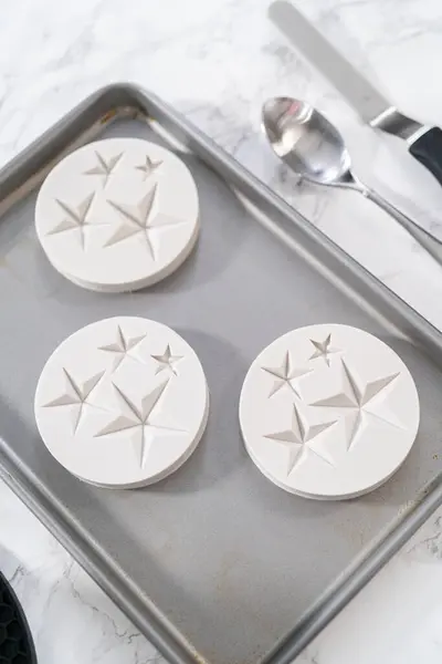 Filling Silicone Mold White Melted Chocolate Make Chocolate Chocolate Stars — Stockfoto
