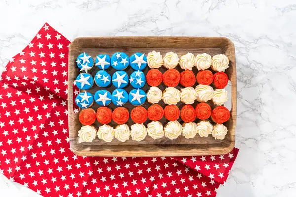 Flat Lay Arranging Mini Vanilla Cupcakes Shape American Flag — Fotografie, imagine de stoc