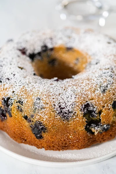 Dusting Freshly Baked Lemon Blueberry Bundt Cake Powdered Sugar — Stock Photo, Image