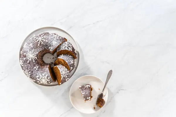 Flat Lay Sliced Gingerbread Bundt Cake Caramel Filling Buttercream Frosting — Stock Photo, Image