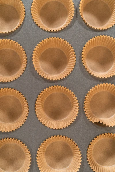 Getting Ready Bake Delicious Chocolate Cupcakes Carefully Line Cupcake Pan — Stock Photo, Image