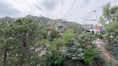 Colorado Springs, Colorado, ABD-17 Ağustos 2022-Kayak Turu yaz boyunca Cheyenne Mountain Hayvanat Bahçesi 'nde..