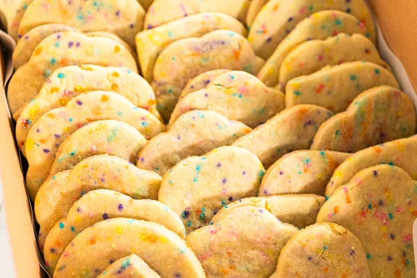 Sušenky Cukrem Naplněné Sypkou Míchanou Těsta Jsou Pečlivě Pečlivou Přesností — Stock fotografie