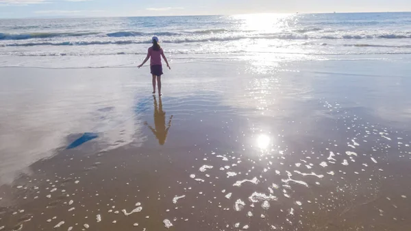 Little Girl Joyfully Plays Vast Empty Sands Capitan State Beach — Stock Photo, Image
