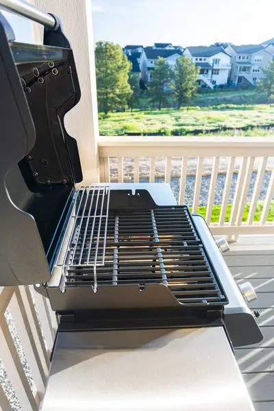 Sleek Open Lid Two Burner Grill Stands Ready Use Conveniently — Stock Photo, Image