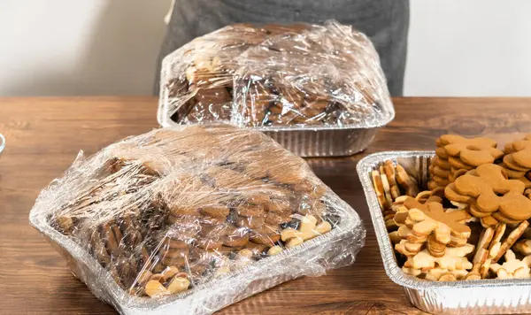 Crafting Peperkoek Cookie Sandwiches Met Eierpunch Boterroom Gepresenteerd Een Rustieke — Stockfoto