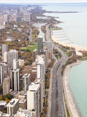 Chicago, Illinois, ABD-Kasım 7, 2023 - Chicago şehir merkezinin nefes kesici kış manzarası 360 Gözlem Güvertesinden görüldüğü gibi.
