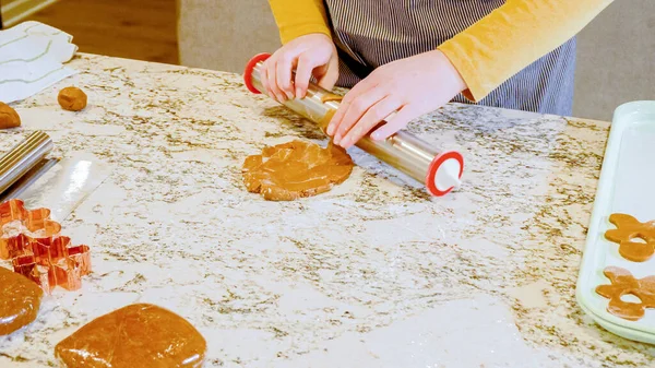 Using Adjustable Rolling Pin Roll Out Gingerbread Cookie Dough Elegant — Stock Photo, Image