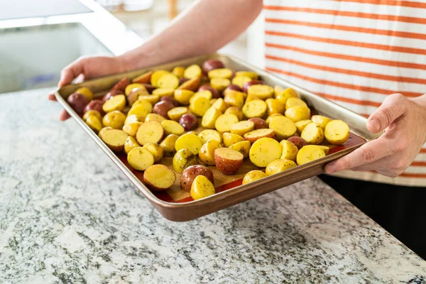 Modern Kitchen Array Halved Multicolored Marble Potatoes Arranged Baking Pan — Stock Photo, Image