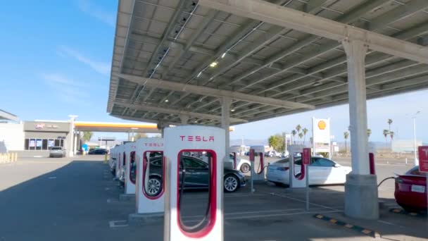Baker California Usa December 2022 Day Tesla Vehicle Seen Charging — Stock Video