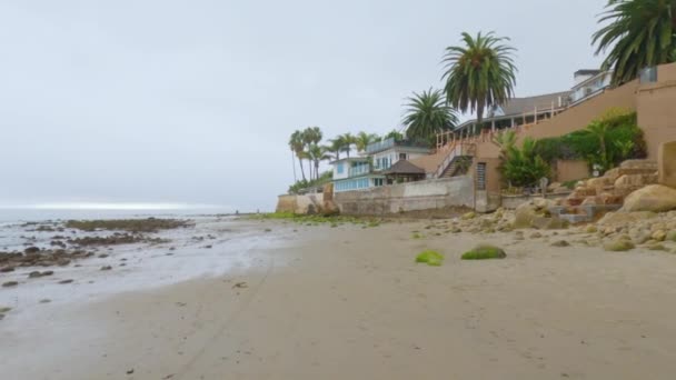 Caminando Largo Orilla Miramar Beach California Cielo Nublado Del Invierno — Vídeo de stock