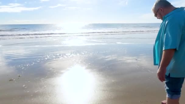 California Father Daughter Share Serene Winter Walk Deserted Sands Capitan — Stock Video