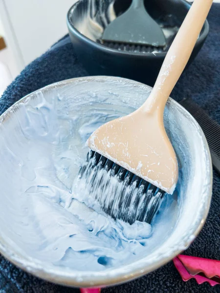 Rich Creamy Hair Dye Mix Rests Wooden Brush Sleek Bowl — Stock Photo, Image
