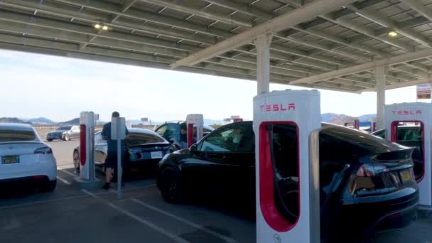 Baker California Abd Aralık 2022 Gün Boyunca Tesla Bir Süper — Stok video