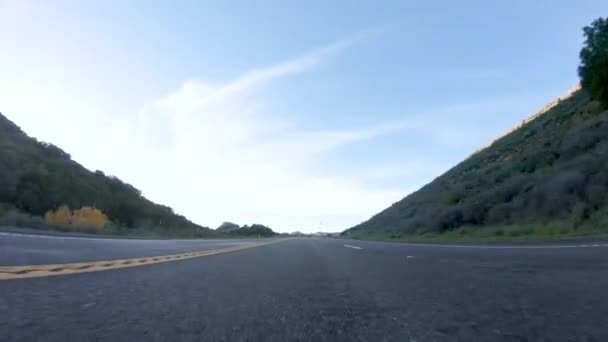 캘리포니아 아로요 Hwy 101에서 운전하면 풍경의 경치가 아름답습니다 — 비디오