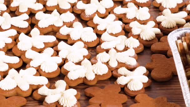 Crafting Peperkoek Cookie Sandwiches Met Eierpunch Boterroom Gepresenteerd Een Rustieke — Stockvideo