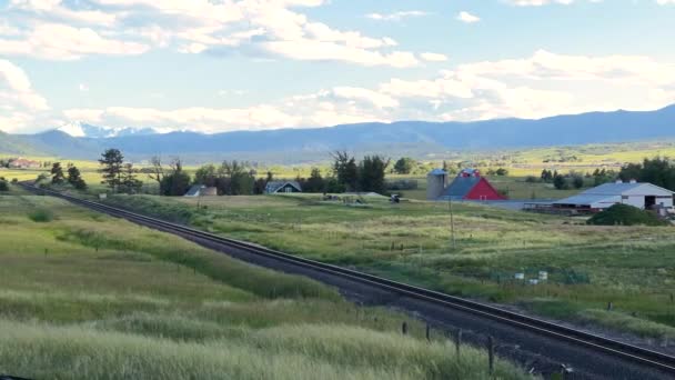 Von Der Neu Erschlossenen Wohngegend Colorado Entfaltet Sich Ein Faszinierender — Stockvideo