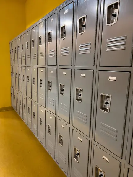 School Corridor Uniform Array Gray Lockers Stands Ready Students Vents — Stock Photo, Image