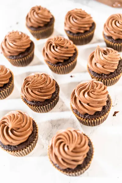 Delicate Swirls Rich Chocolate Icing Meticulously Piped Each Chocolate Cupcake — Stock Photo, Image