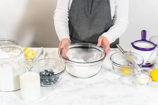 Integrating Ingredients Glass Bowl Adeptly Stirring Whisk Craft Tantalizing Lemon — Stock Photo, Image