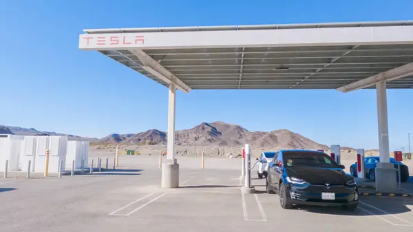Baker California Usa December 2022 Day Tesla Vehicle Seen Charging — Stock Photo, Image