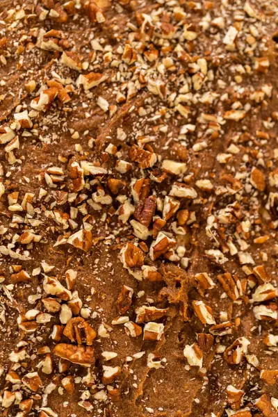 Plnění Rolovaného Chleba Těsta Skořicovou Náplní Nasekané Pekanové Pečivo Bez — Stock fotografie