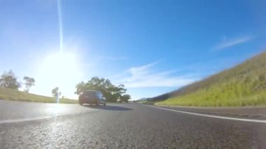 Los Angeles, California, ABD-4 Aralık 2022-POV-Basking güneşli bir kış gününün güzelliği altında, Las Cruces, Kaliforniya yakınlarındaki HWY 1 'de sürüş harika manzaralar sunuyor.