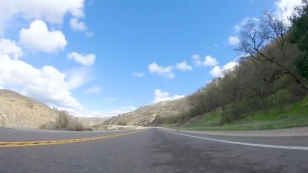 Vehículo Está Navegando Largo Autopista Cuyama Bajo Sol Brillante Paisaje — Vídeos de Stock