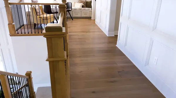 Elegant Home Polished Hardwood Floors Guide Way Corridor Adorned Sophisticated — Stock Photo, Image