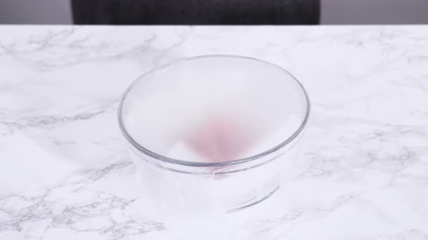 Strawberries Freshly Washed Dried Neatly Stored Glass Bowl Lined Paper — Stock Video