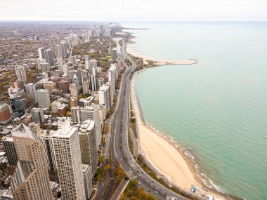 Chicago, Illinois, ABD-Kasım 7, 2023 - Chicago şehir merkezinin nefes kesici kış manzarası 360 Gözlem Güvertesinden görüldüğü gibi.