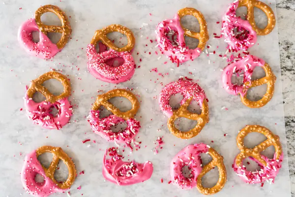 Freshly Dipped Still Glistening Crunchy Pretzels Lovingly Adorned Pink Chocolate — Stock Photo, Image