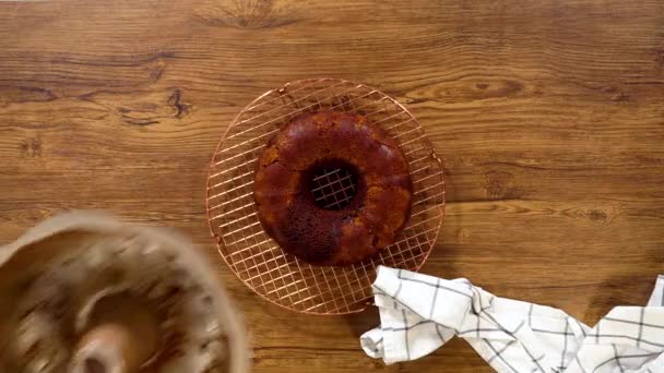 Flat Lay Gingerbread Bundt Cake Gently Eases Out Its Mold — Stock Video