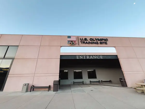 コロラドスプリングス コロラド州 アメリカ マーク 2024 オリンピックトレーニングサイトで世界クラスのフィギュアスケートトレーニング コロラドスプリングスのブロードモアアイスケートリンク 私たちの施設と ストックフォト