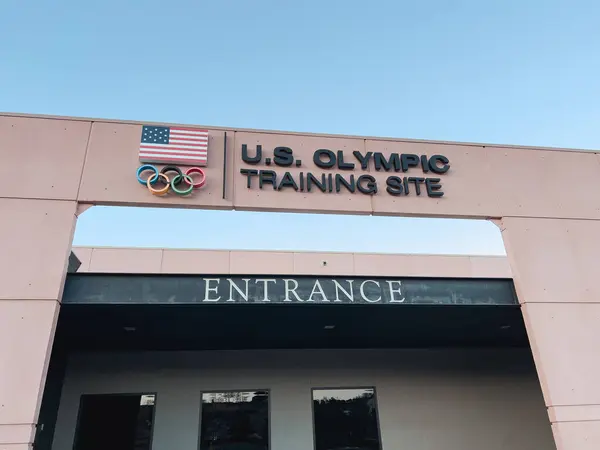 コロラドスプリングス コロラド州 アメリカ マーク 2024 オリンピックトレーニングサイトで世界クラスのフィギュアスケートトレーニング コロラドスプリングスのブロードモアアイスケートリンク 私たちの施設と ストック画像