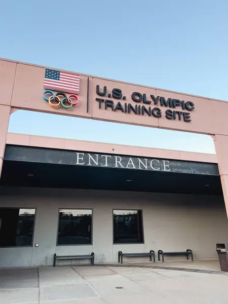 コロラドスプリングス コロラド州 アメリカ マーク 2024 オリンピックトレーニングサイトで世界クラスのフィギュアスケートトレーニング コロラドスプリングスのブロードモアアイスケートリンク 私たちの施設と ロイヤリティフリーのストック写真