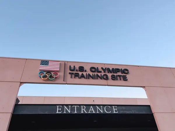 コロラドスプリングス コロラド州 アメリカ マーク 2024 オリンピックトレーニングサイトで世界クラスのフィギュアスケートトレーニング コロラドスプリングスのブロードモアアイスケートリンク 私たちの施設と ストック写真