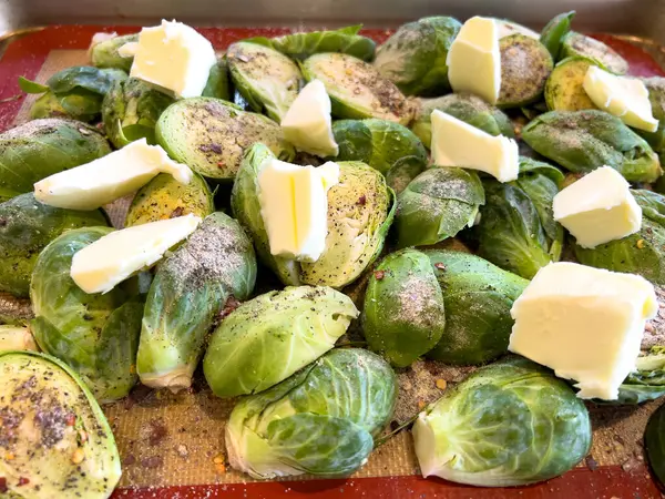 Tray Whole Brussels Sprouts Generously Topped Butter Pats Seasoned Set — Stock Photo, Image