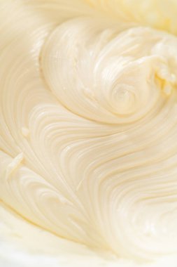 Dondurulmuş krem peyniri hazırlıyorum. Lezzetli balkabaklı kek..