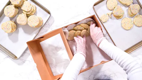 Flat Lay Precision Woman Carefully Arranging Sugar Cookies Filled Dough — Stock Photo, Image