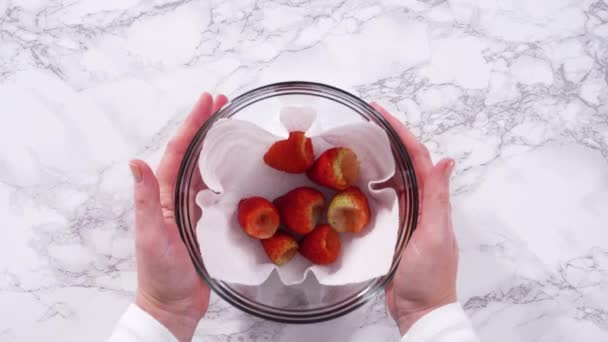 Strawberries Freshly Washed Dried Neatly Stored Glass Bowl Lined Paper — Stock Video