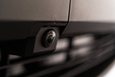 Denver, Colorado, ABD-5 Mayıs 2024-Bu yakın çekim görüntü Tesla Siber Kamyonu 'nun hassas mühendislik ve endüstriyel tasarımını yakalar, Aracın dış tarafındaki vida ve desenli panele odaklanır