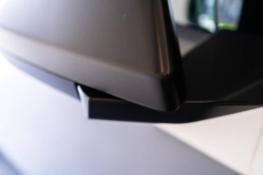 Denver, Colorado, ABD-5 Mayıs 2024-Bu görüntü Tesla Siber Kamyonu 'nun kendine özgü dış açısını, eşsiz geometrik tasarımı ve modern estetik yapısını gözler önüne seriyor..